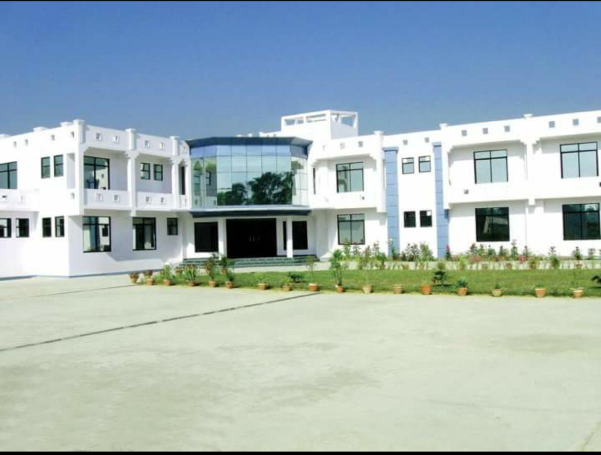Kitchen Hut Hotel Nepalgunj Екстер'єр фото